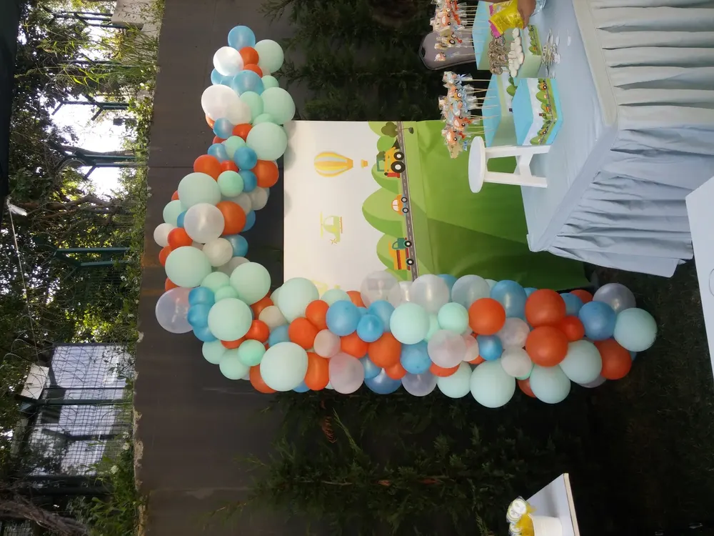 Balon Figürleri örneği, profesyonel kurulum — Esin Balon
