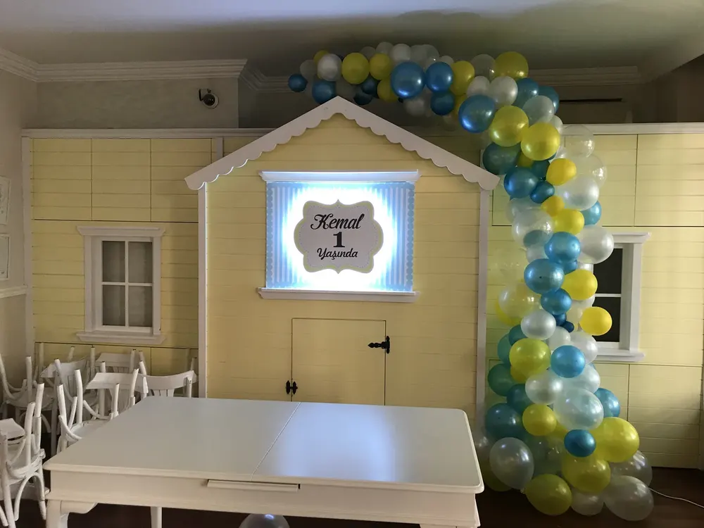 Balon Figürleri örneği, profesyonel kurulum — Esin Balon