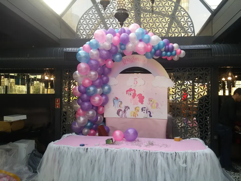 İstanbul balon figürleri uygulaması — Esin Balon organizasyon