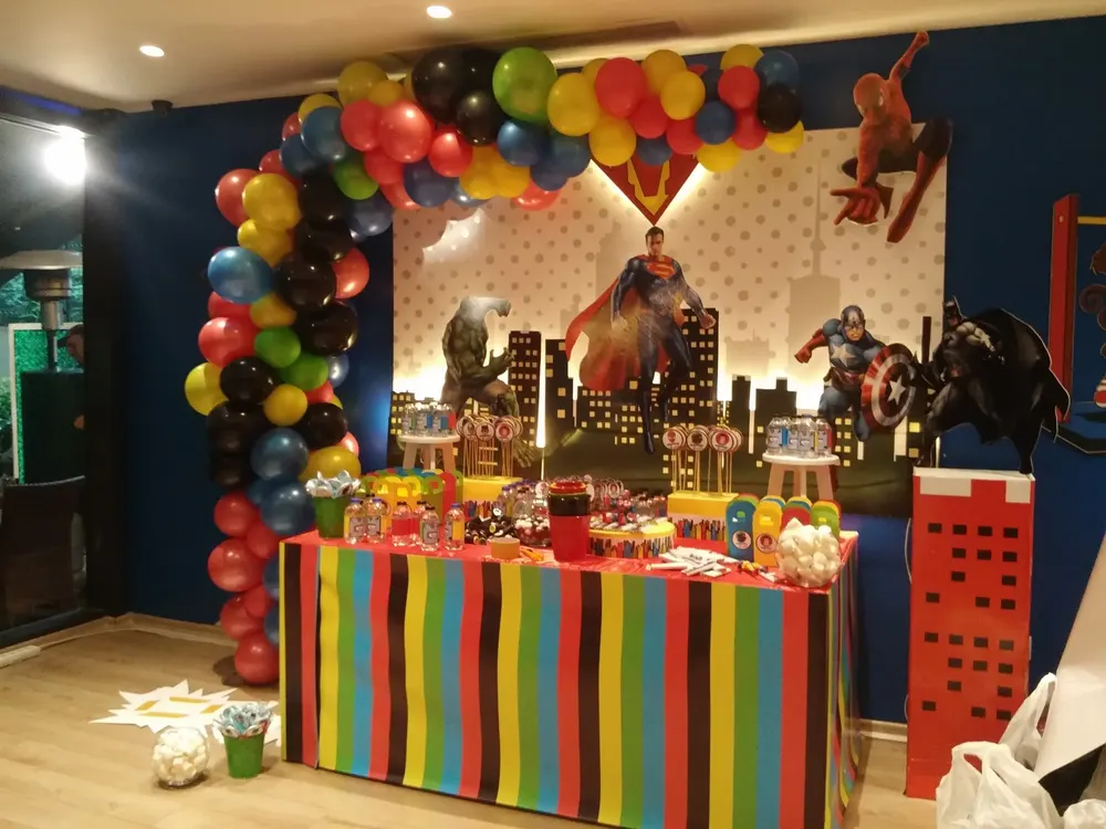 Balon Figürleri örneği, profesyonel kurulum — Esin Balon