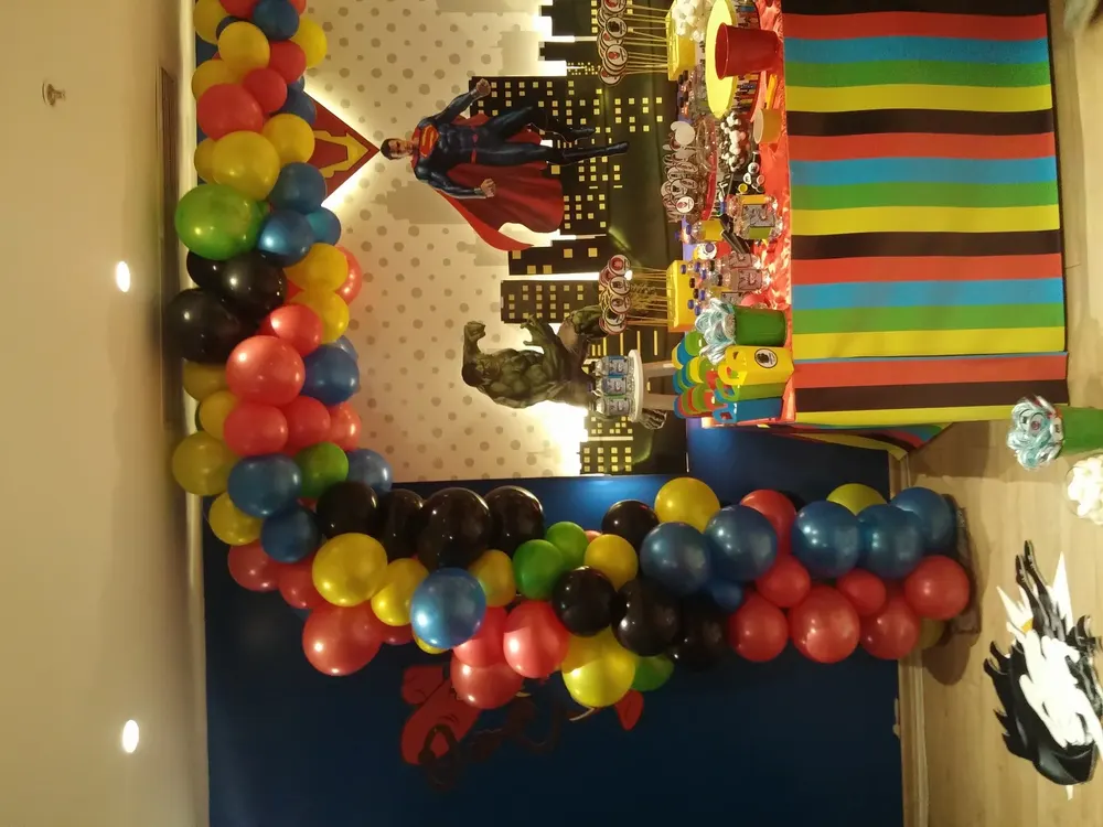 Balon Figürleri örneği, profesyonel kurulum — Esin Balon