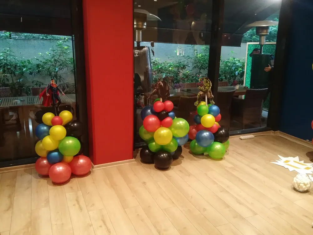 Balon Figürleri örneği, profesyonel kurulum — Esin Balon