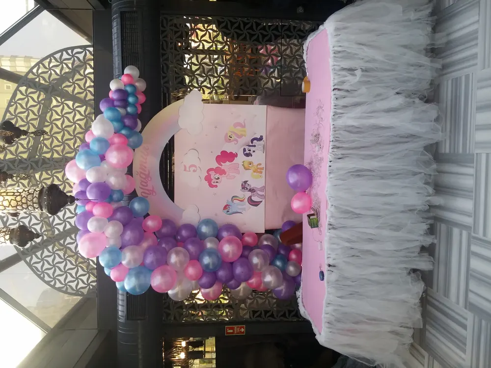 Balon Figürleri örneği, profesyonel kurulum — Esin Balon
