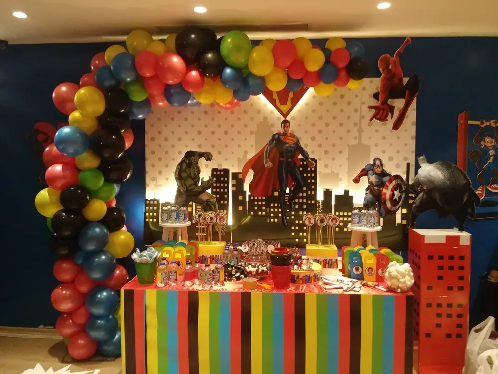 Balon Figürleri örneği, profesyonel kurulum — Esin Balon