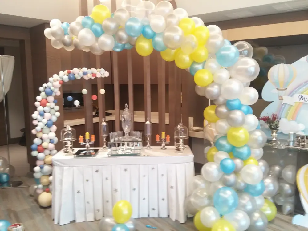 Balon Figürleri örneği, profesyonel kurulum — Esin Balon
