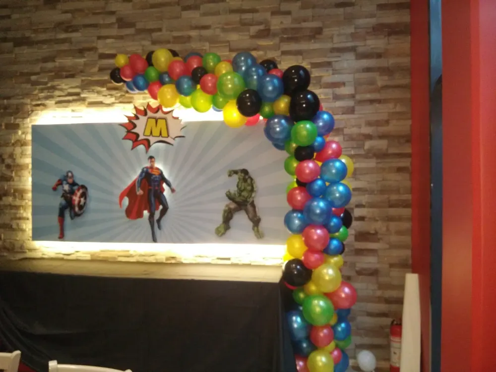 Balon Figürleri örneği, profesyonel kurulum — Esin Balon