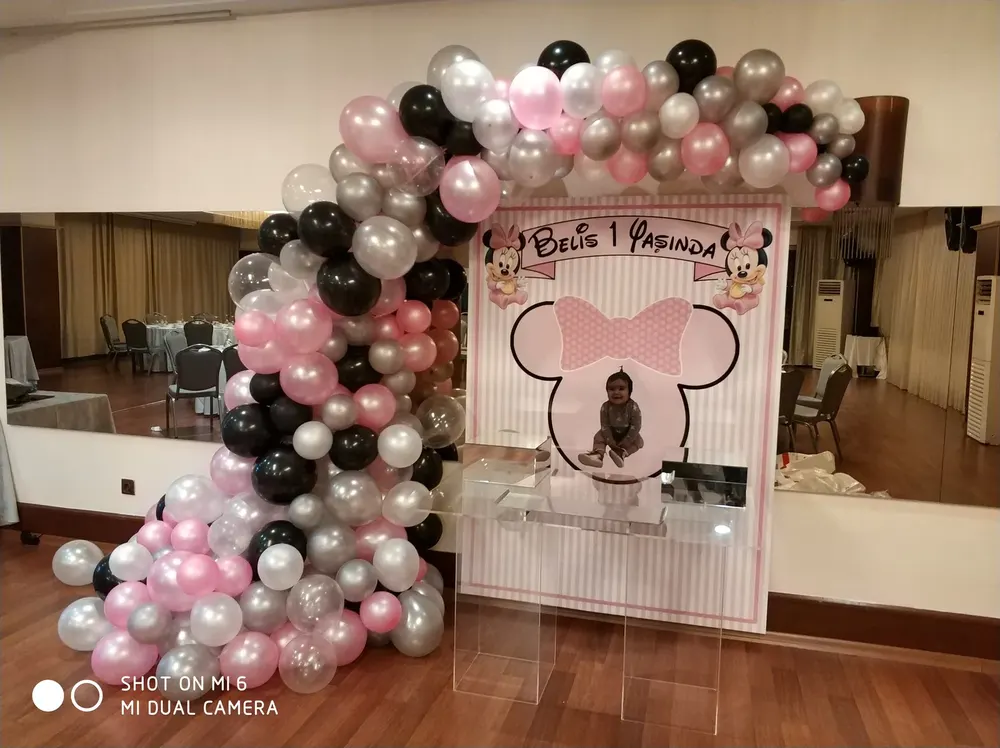 Balon Figürleri örneği, profesyonel kurulum — Esin Balon