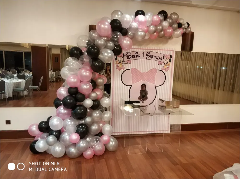 Balon Figürleri örneği, profesyonel kurulum — Esin Balon