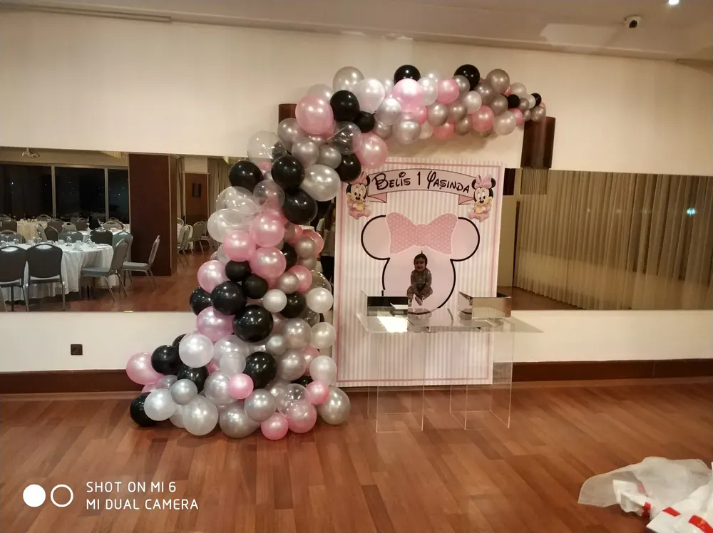 Balon Figürleri örneği, profesyonel kurulum — Esin Balon