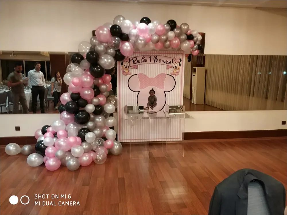 Balon Figürleri örneği, profesyonel kurulum — Esin Balon