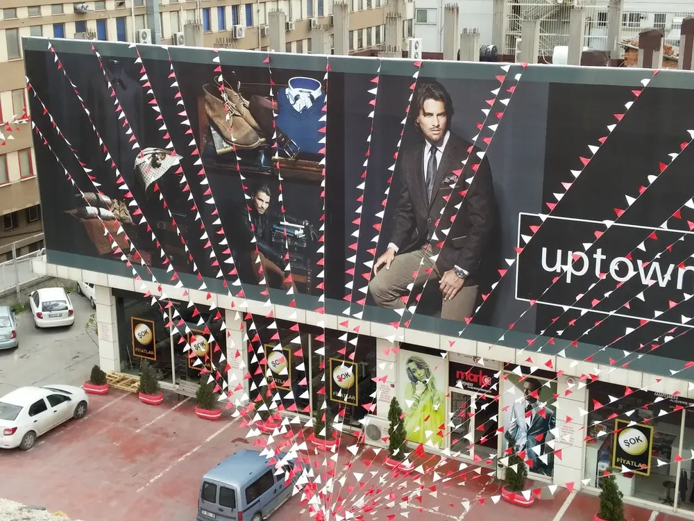 İstanbul bayrak süsleme uygulaması — Esin Balon organizasyon