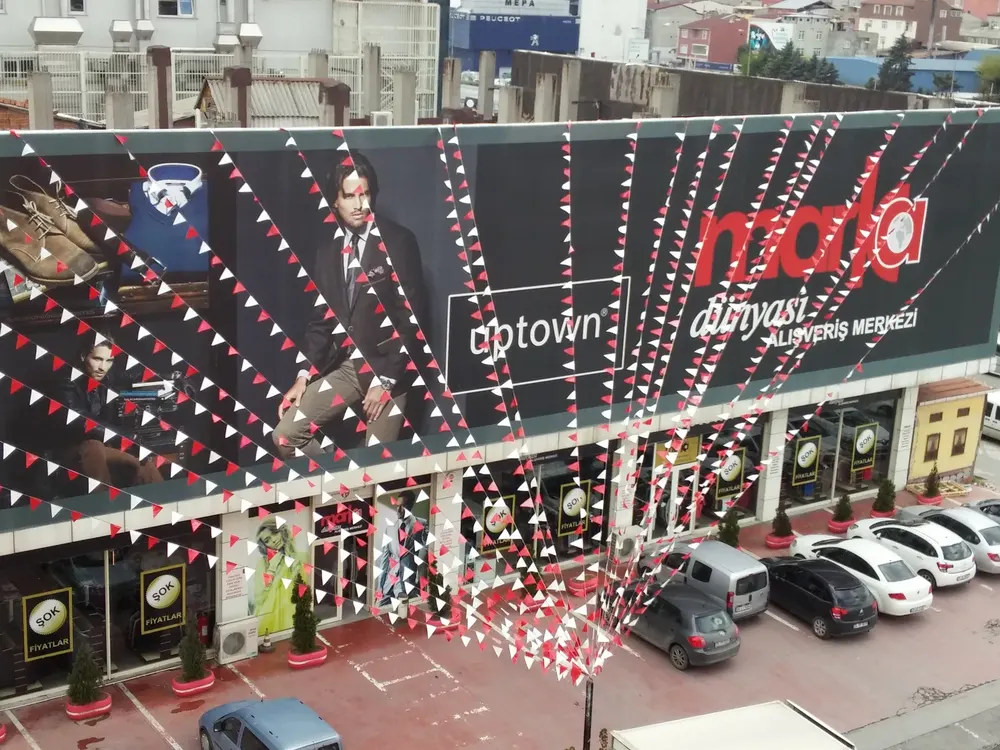İstanbul bayrak süsleme uygulaması — Esin Balon organizasyon
