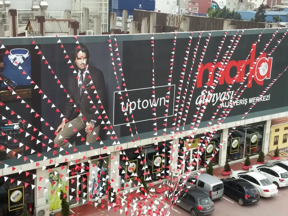 İstanbul bayrak süsleme uygulaması — Esin Balon organizasyon