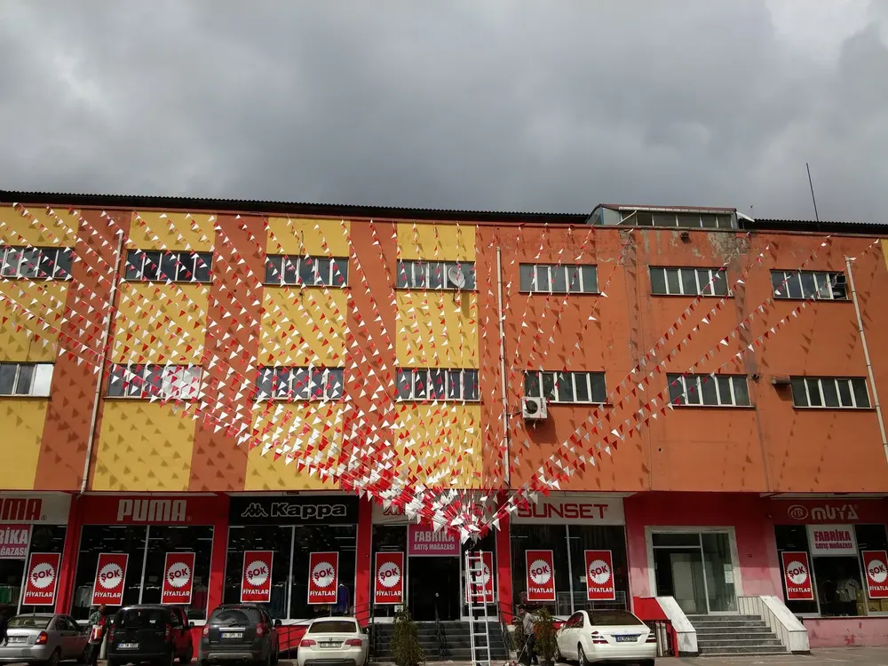 İstanbul bayrak süsleme uygulaması — Esin Balon organizasyon