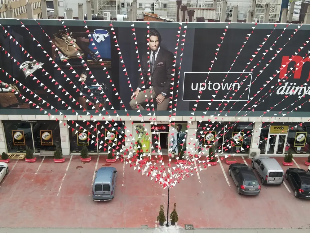 İstanbul bayrak süsleme uygulaması — Esin Balon organizasyon