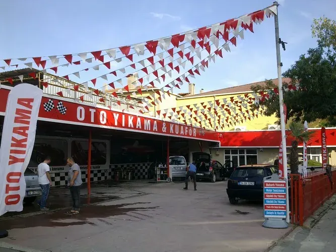 Bayrak Süsleme örneği, profesyonel kurulum — Esin Balon