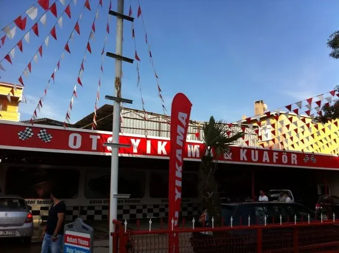 Bayrak Süsleme örneği, profesyonel kurulum — Esin Balon
