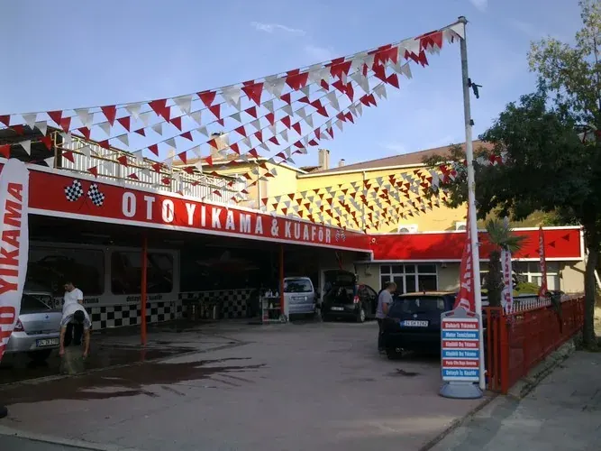 Bayrak Süsleme örneği, profesyonel kurulum — Esin Balon