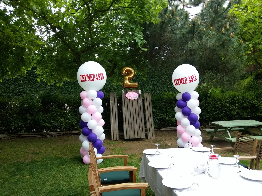 Dikme Sütun Balon Süsleme örneği, profesyonel kurulum — Esin Balon