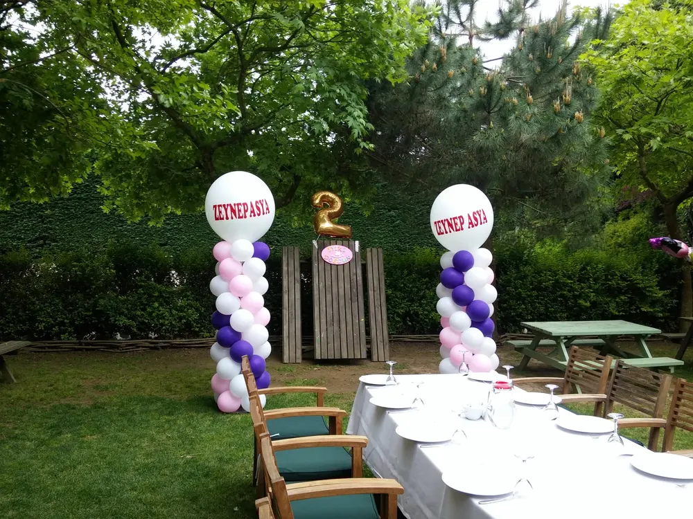 Dikme Sütun Balon Süsleme örneği, profesyonel kurulum — Esin Balon