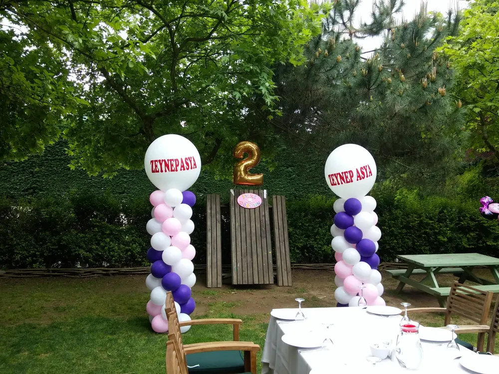 Dikme Sütun Balon Süsleme örneği, profesyonel kurulum — Esin Balon