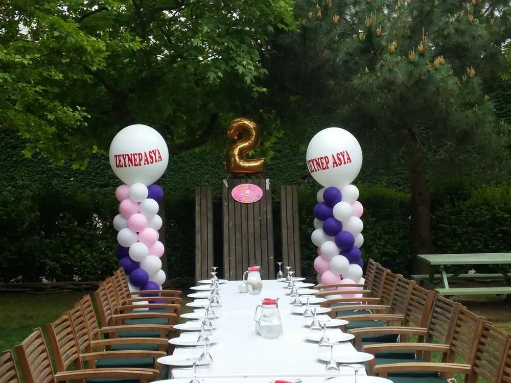 Dikme Sütun Balon Süsleme örneği, profesyonel kurulum — Esin Balon