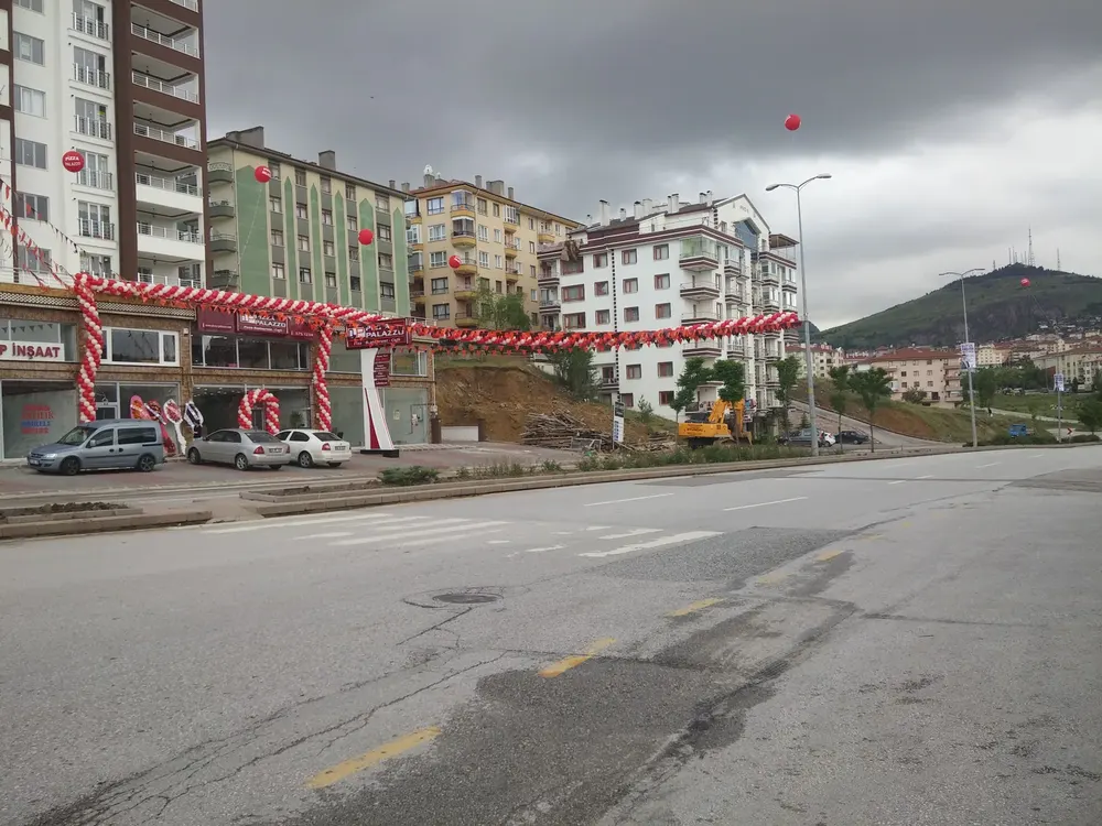 Dikme Sütun Balon Süsleme örneği, profesyonel kurulum — Esin Balon