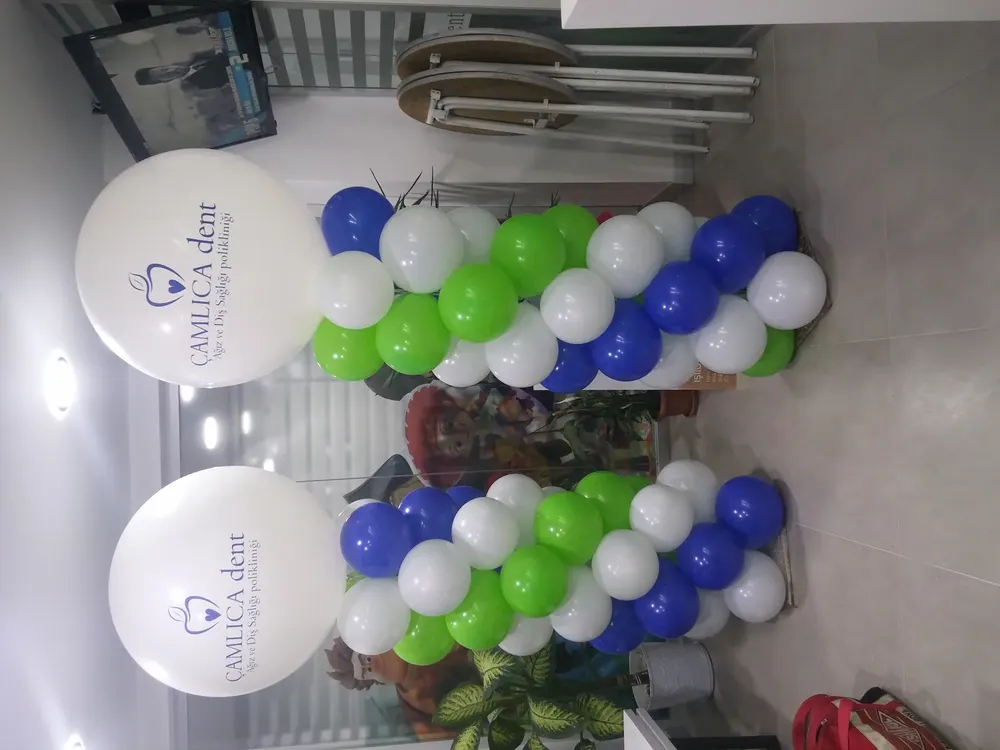 Dikme Sütun Balon Süsleme örneği, profesyonel kurulum — Esin Balon