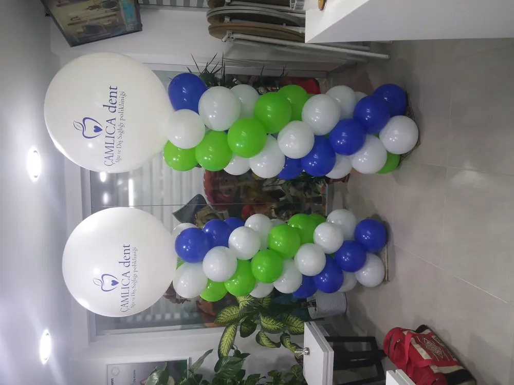 Dikme Sütun Balon Süsleme örneği, profesyonel kurulum — Esin Balon