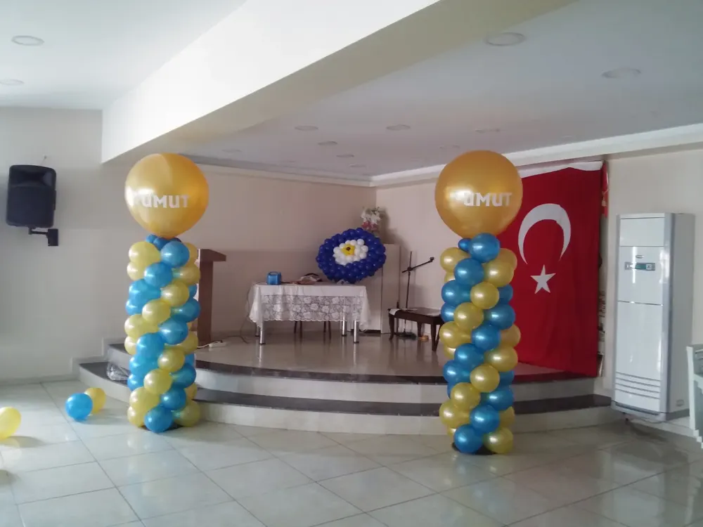 Dikme Sütun Balon Süsleme örneği, profesyonel kurulum — Esin Balon