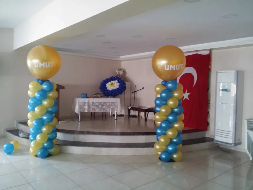 Dikme Sütun Balon Süsleme örneği, profesyonel kurulum — Esin Balon
