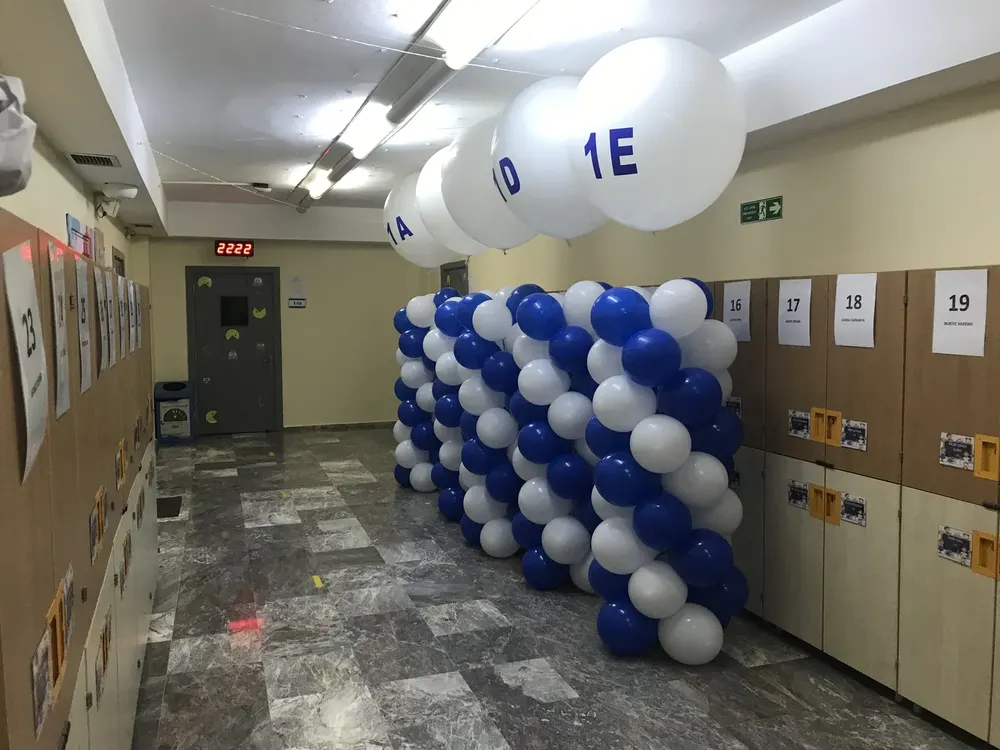 İstanbul dikme sütun balon süsleme uygulaması — Esin Balon organizasyon