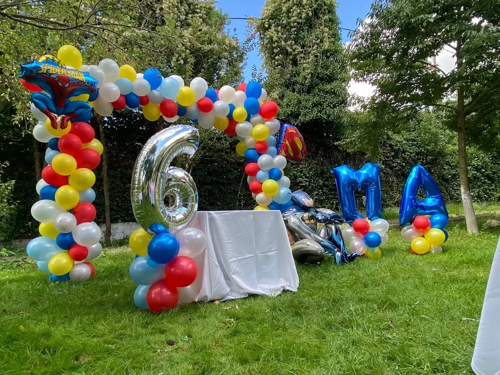 Doğum Günü Balon Süsleme örneği, profesyonel kurulum — Esin Balon