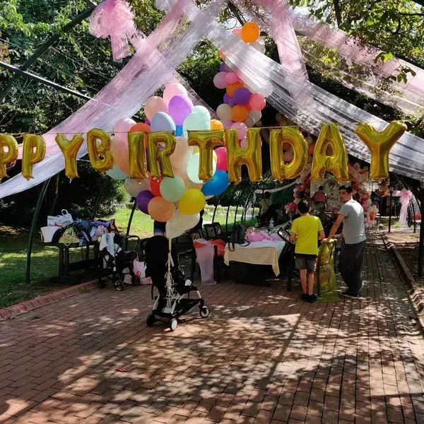 Doğum Günü Balon Süsleme örneği, profesyonel kurulum — Esin Balon