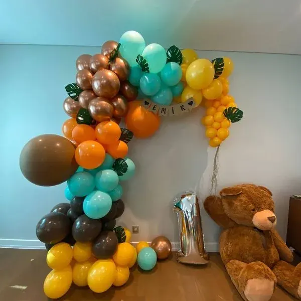 Doğum Günü Balon Süsleme örneği, profesyonel kurulum — Esin Balon