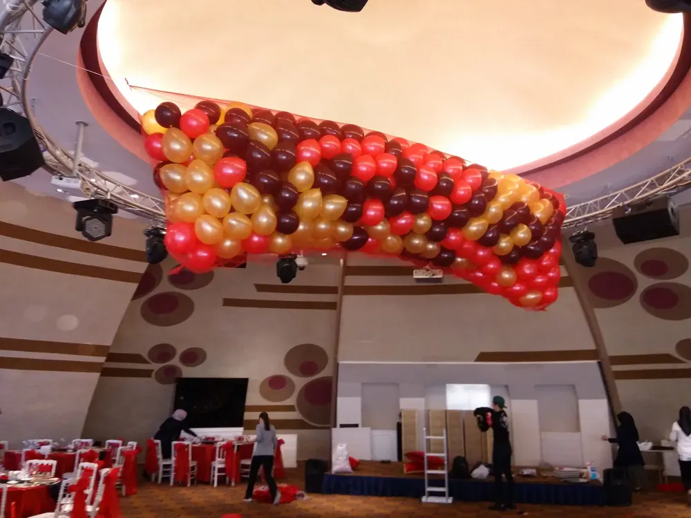 Dökme Balon örneği, profesyonel kurulum — Esin Balon
