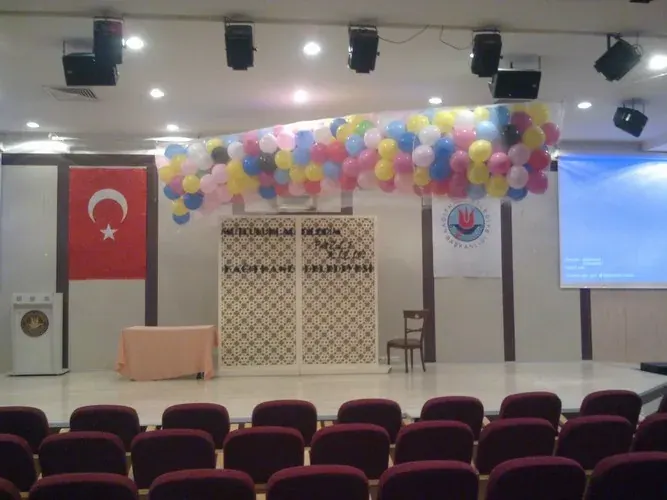 Dökme Balon örneği, profesyonel kurulum — Esin Balon