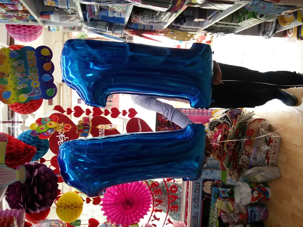 Folyo Harf ve Rakam Balon örneği, profesyonel kurulum — Esin Balon