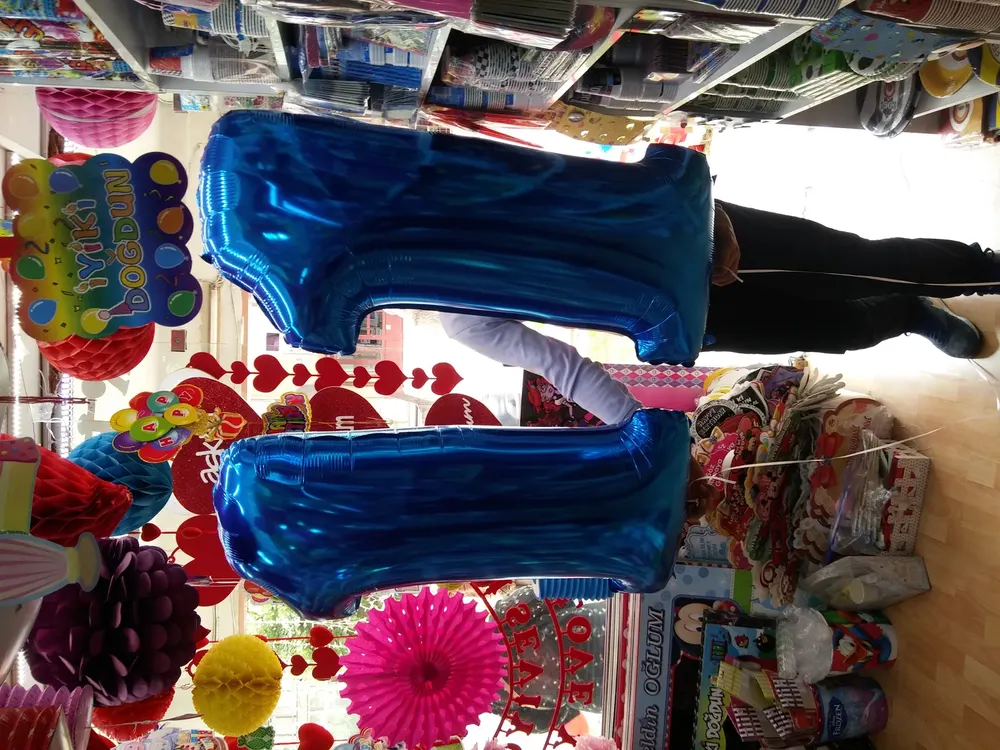 Folyo Harf ve Rakam Balon örneği, profesyonel kurulum — Esin Balon