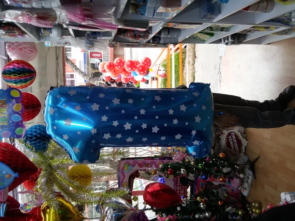 Folyo Harf ve Rakam Balon örneği, profesyonel kurulum — Esin Balon