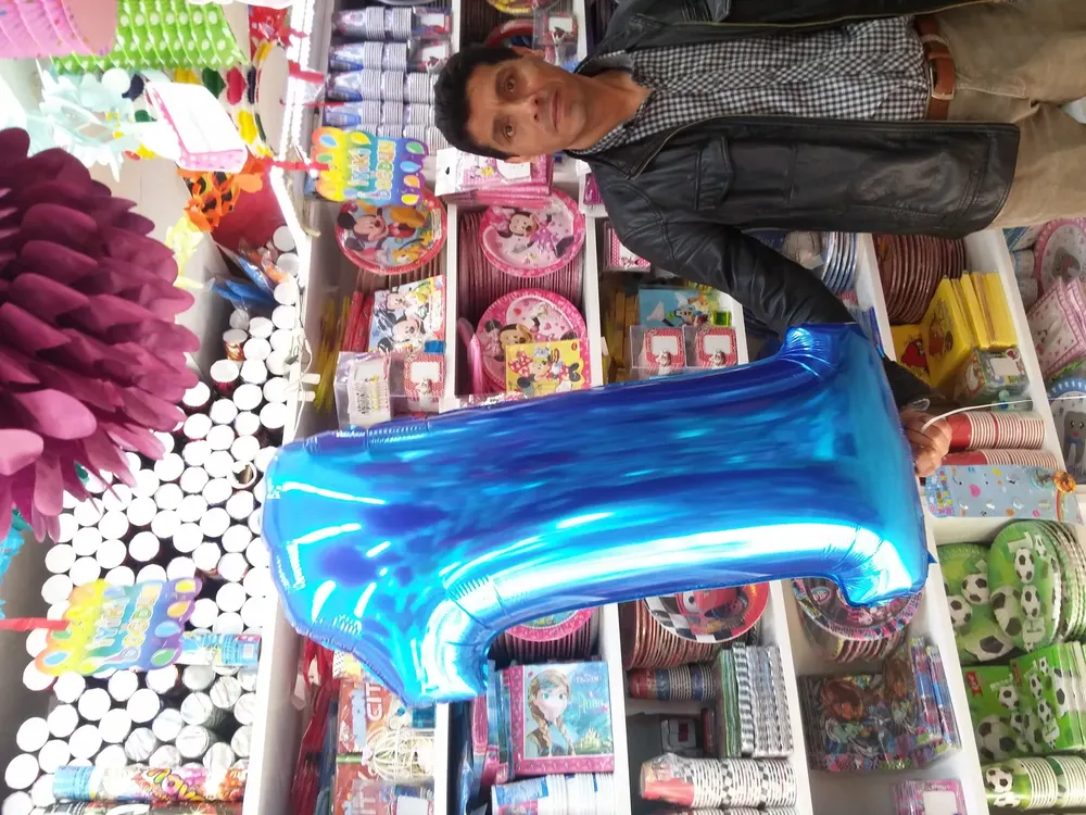 Folyo Harf ve Rakam Balon örneği, profesyonel kurulum — Esin Balon