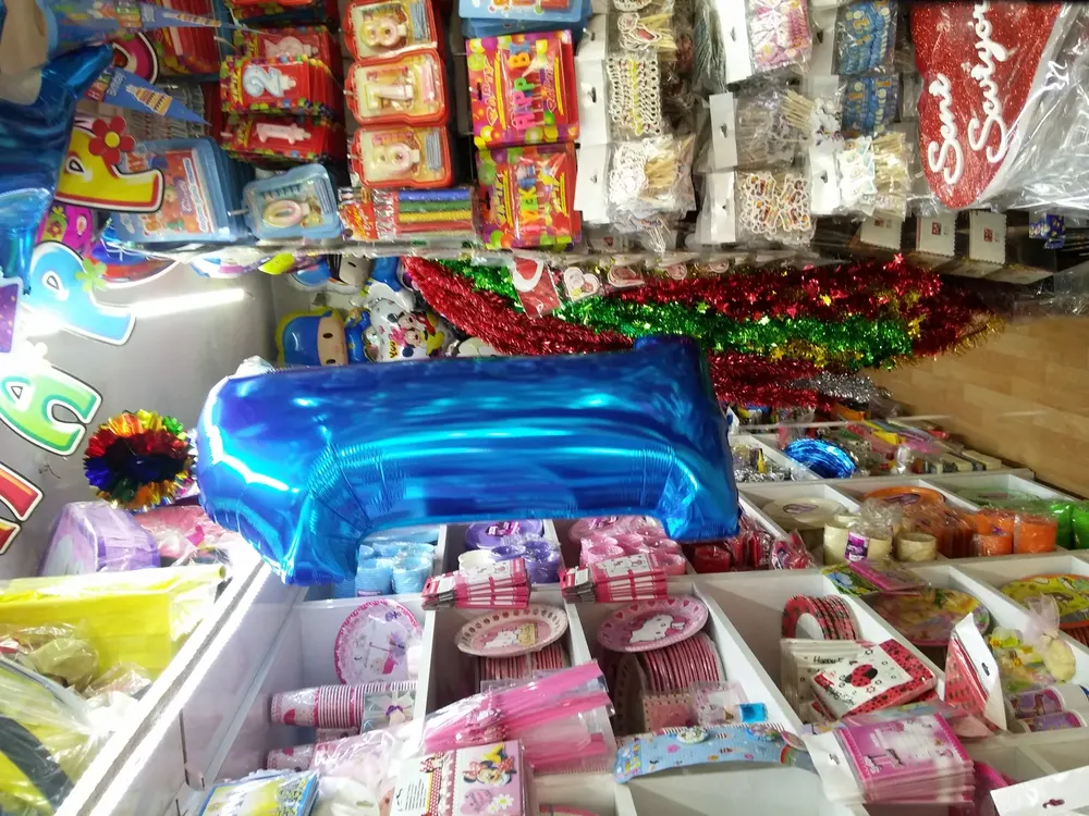 Folyo Harf ve Rakam Balon örneği, profesyonel kurulum — Esin Balon