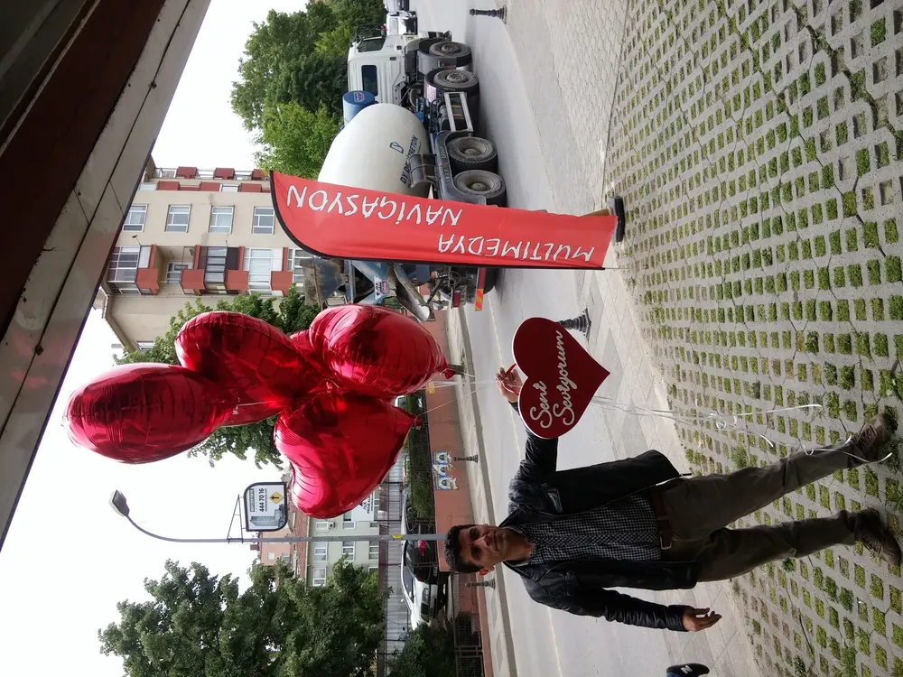 Kalpli Uçan Balon örneği, profesyonel kurulum — Esin Balon