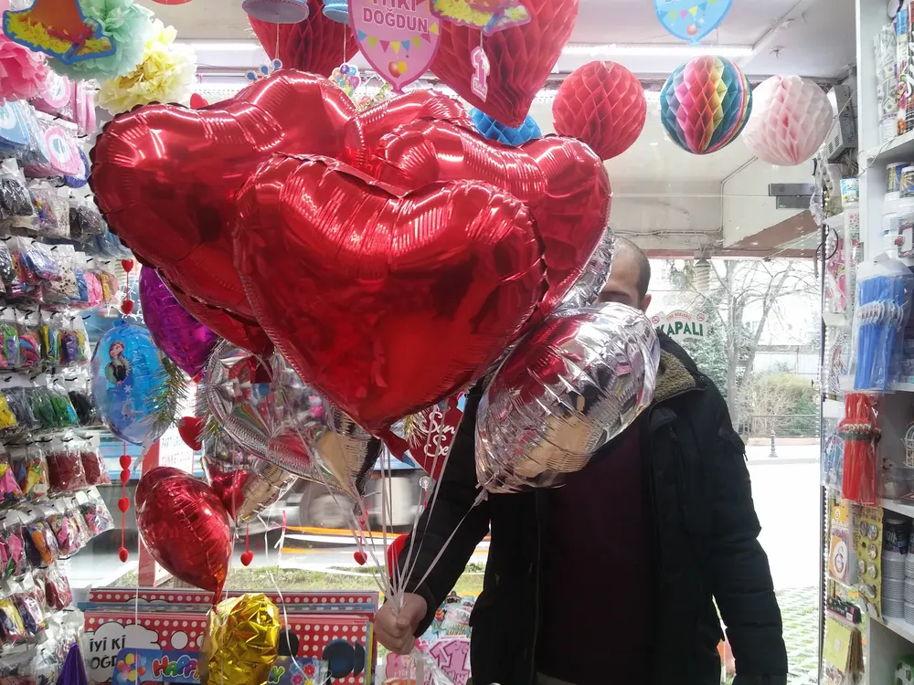 Kalpli Uçan Balon örneği, profesyonel kurulum — Esin Balon