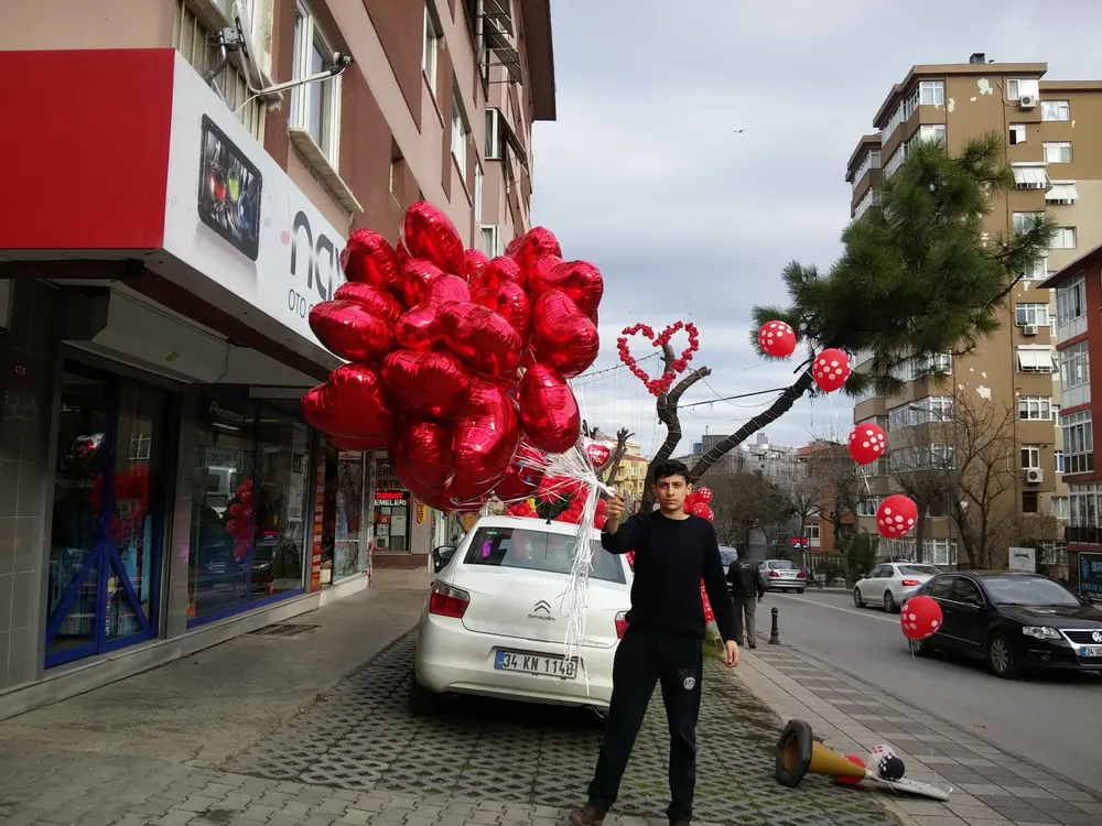 İstanbul kalpli uçan balon uygulaması — Esin Balon organizasyon