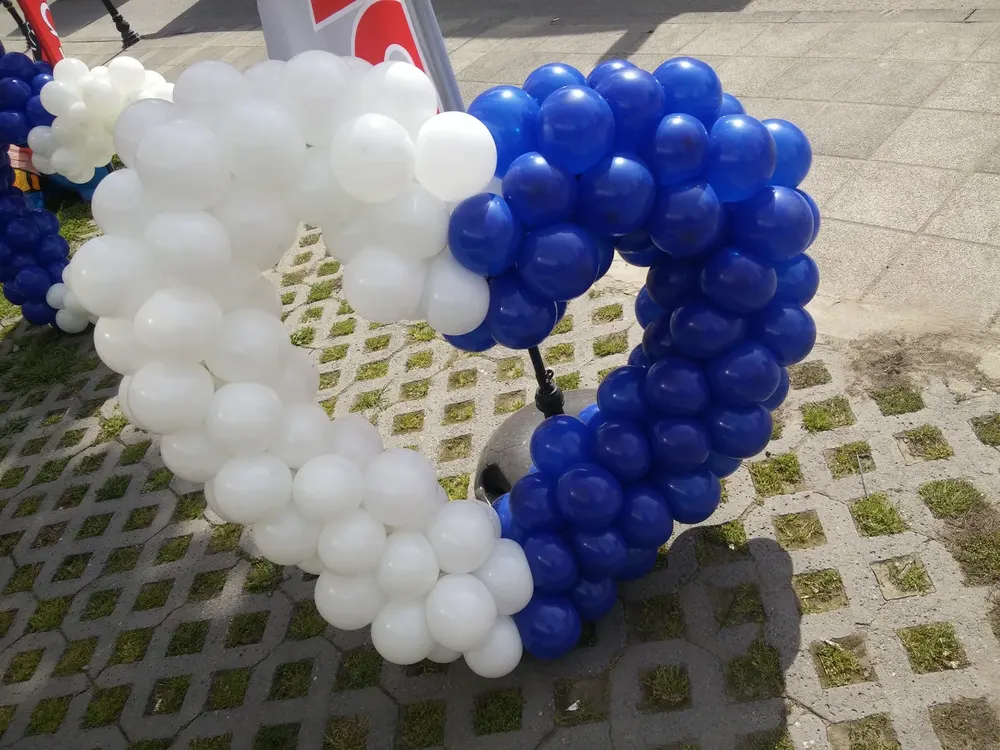 Kalpli Uçan Balon örneği, profesyonel kurulum — Esin Balon