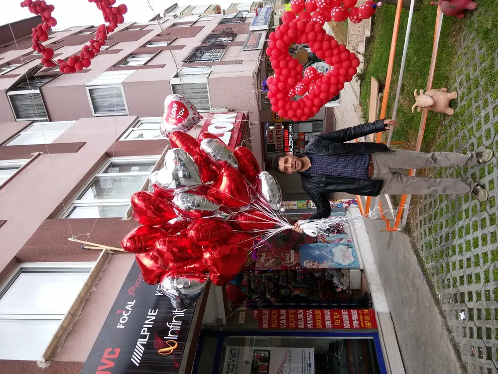 Kalpli Uçan Balon örneği, profesyonel kurulum — Esin Balon