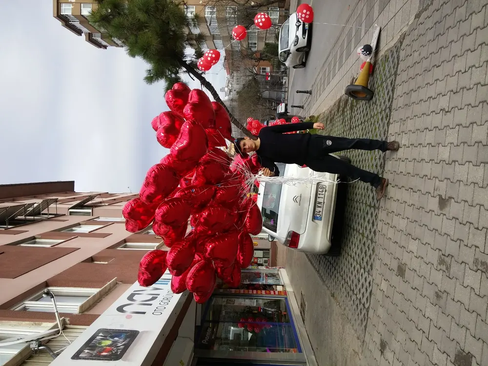 Kalpli Uçan Balon örneği, profesyonel kurulum — Esin Balon