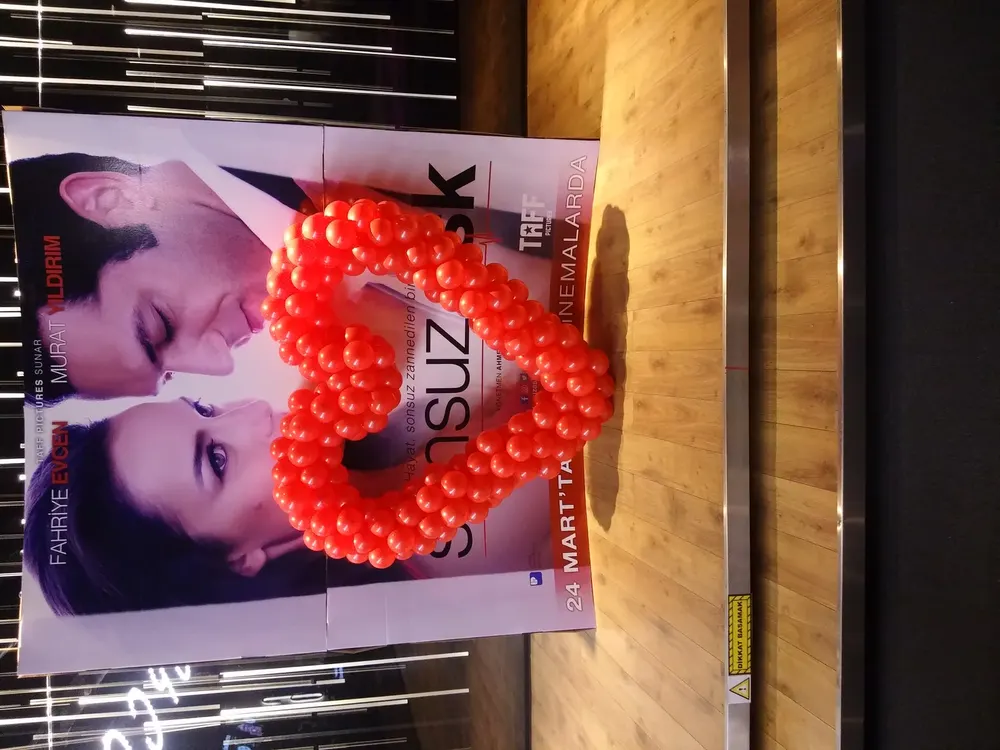 Kalpli Uçan Balon örneği, profesyonel kurulum — Esin Balon