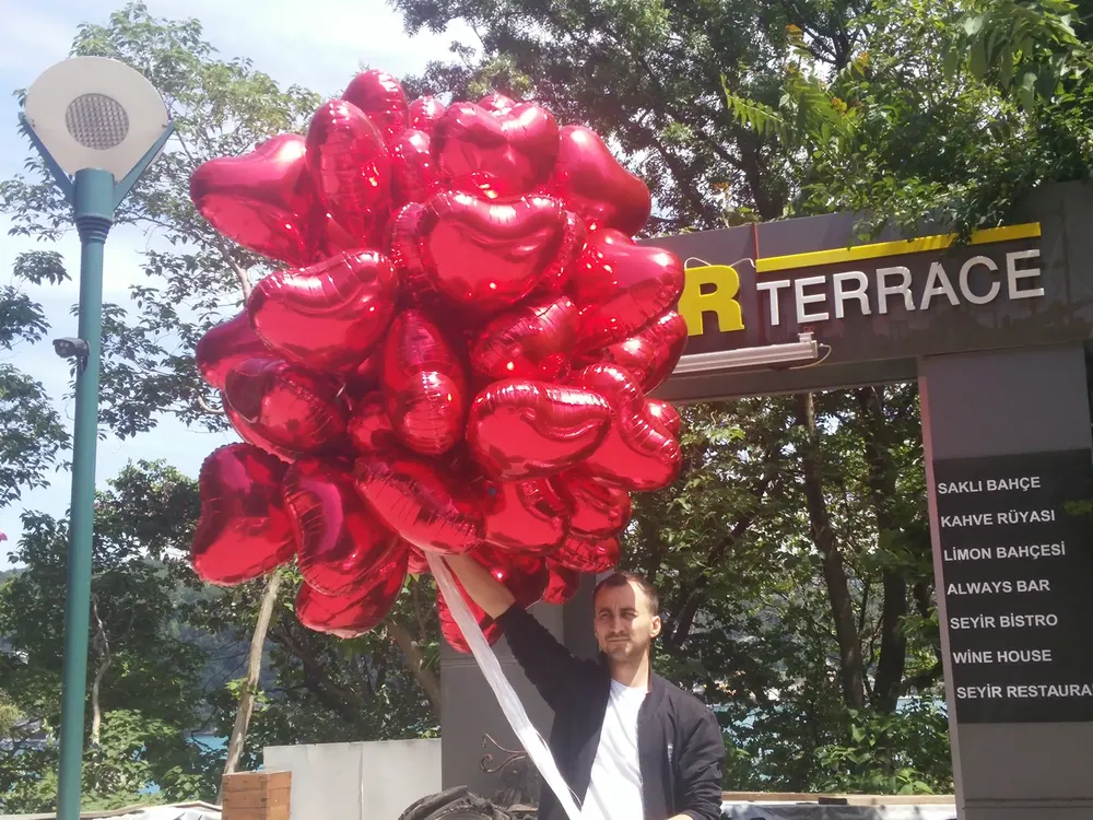 İstanbul kalpli uçan balon uygulaması — Esin Balon organizasyon